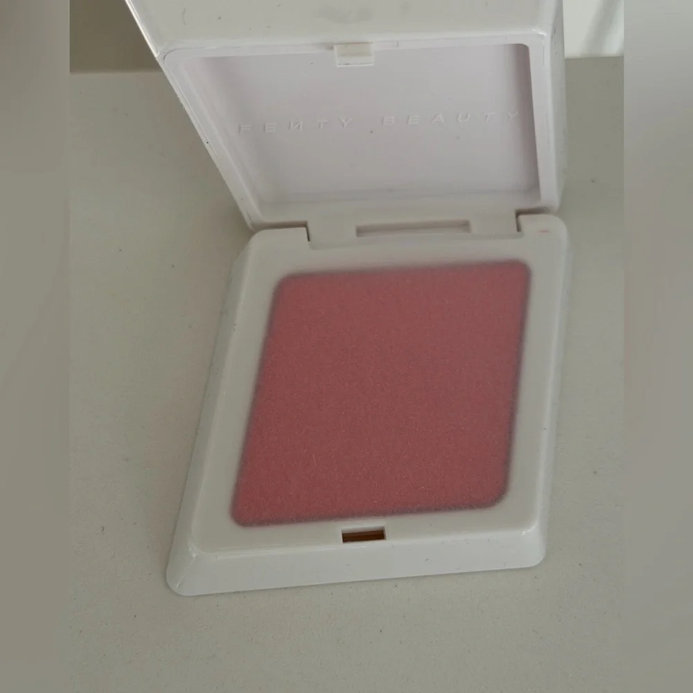 New Fenty Beauty Fenty Cheeks Suede Powder Blush Lolly Poppy for Medium Tones